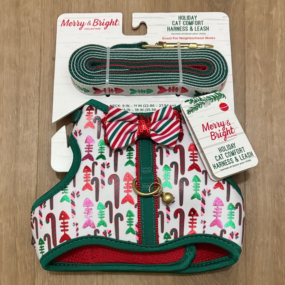 Holiday cat harness and leash set - new with all original tags by Merry & Bright